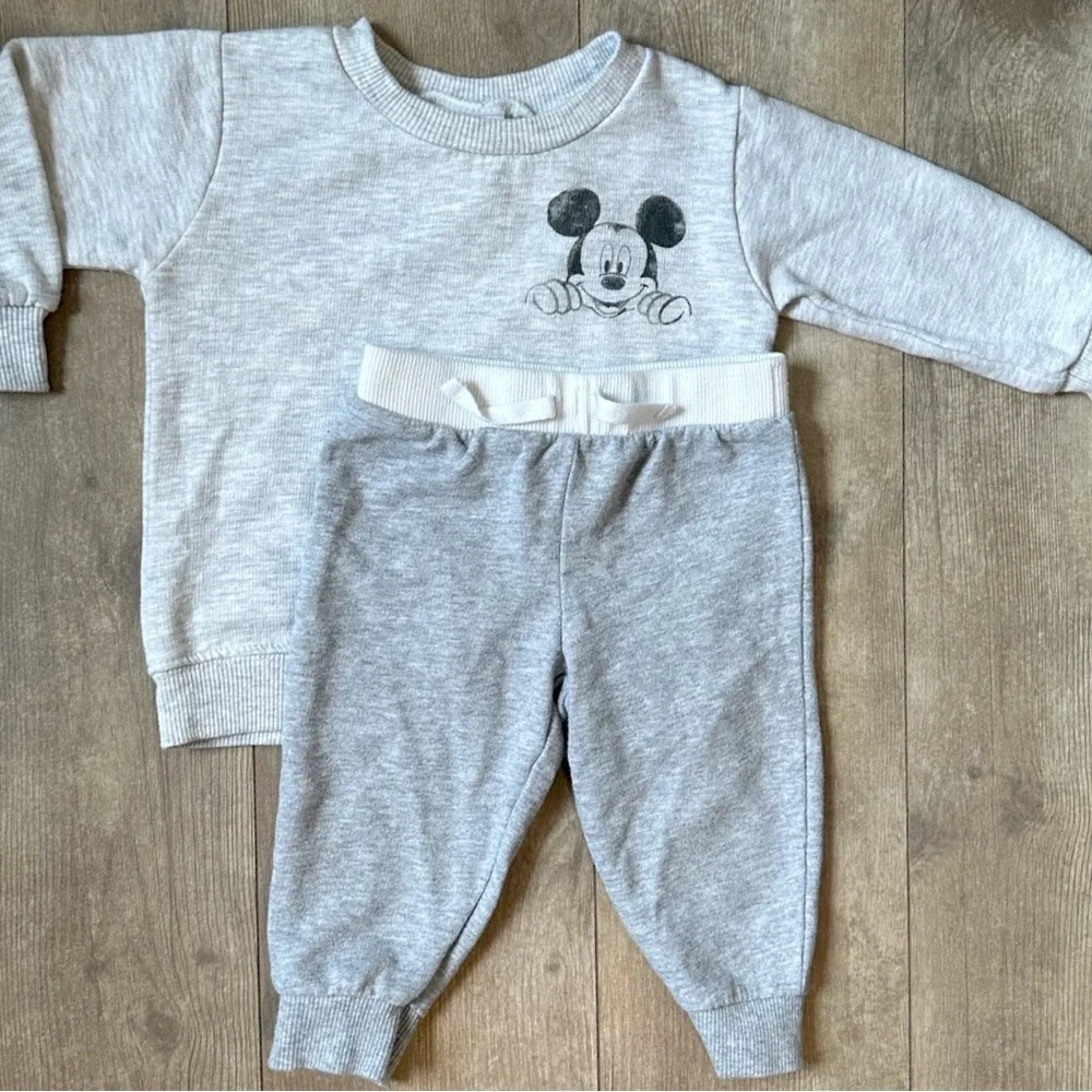 Disney Mickey Mouse Modern Baby Boy Sweatshirt and Carter’s Joggers Sweat Set